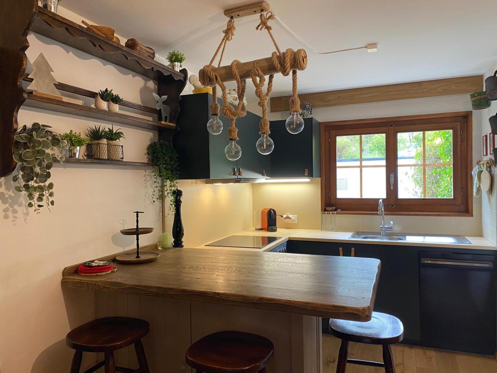 Cozy Apartment In The Heart Of The Alps Château-d'Oex Eksteriør billede